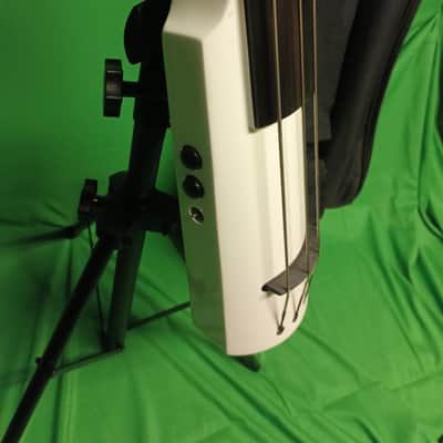 NS Design WAV4 Omni Bass (Excellent Condition)- Brilliant White image 5