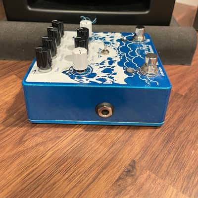 EarthQuaker Devices Avalanche Run v2 with Box and Adapter image 4
