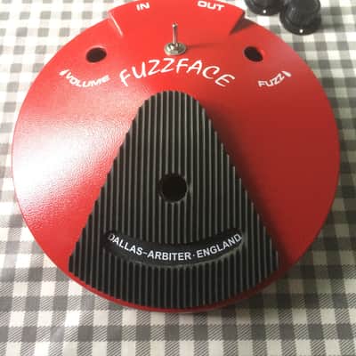 Dallas Arbiter / Dunlop Fuzz Face red (enclosure, battery on/off