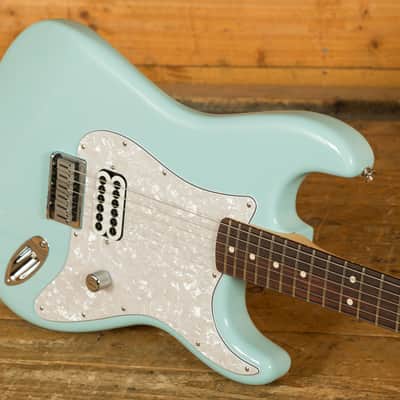 Fender Tom DeLonge Stratocaster - Rosewood - Daphne Blue image 5