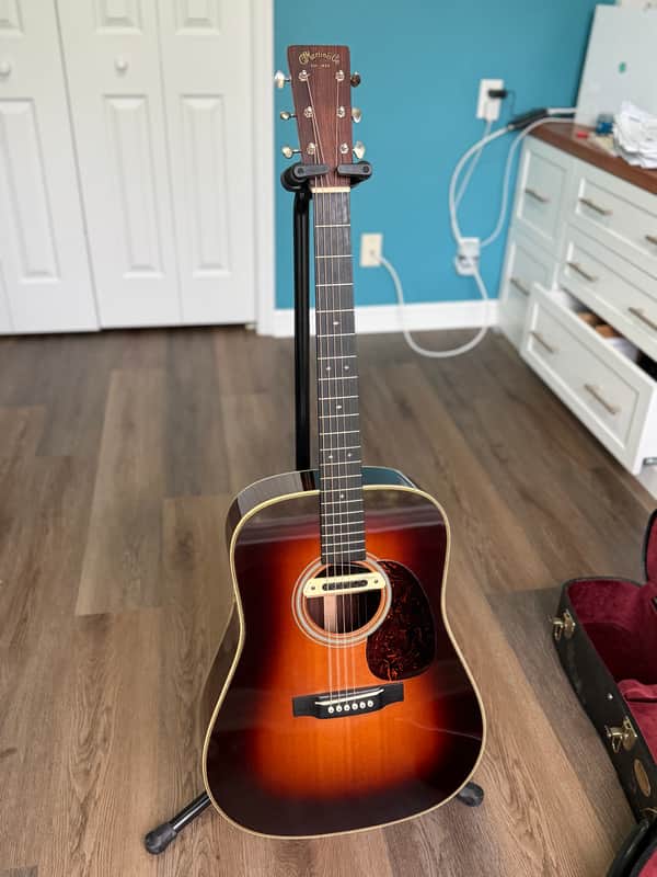 2014 Martin HD-28V – Sunburst Finish / LR Baggs Pickup / Original Case image 1