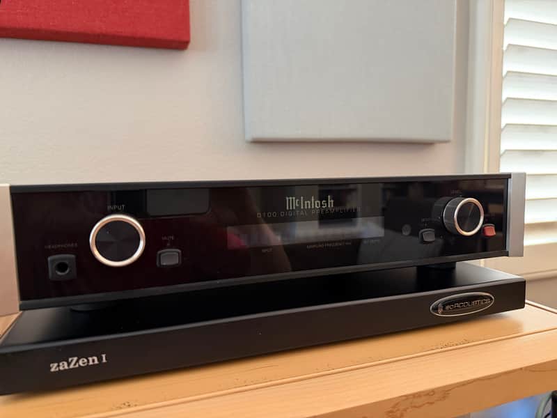 McIntosh D 100 Stereo Digital Preamp 2012 - 2018 - Black
