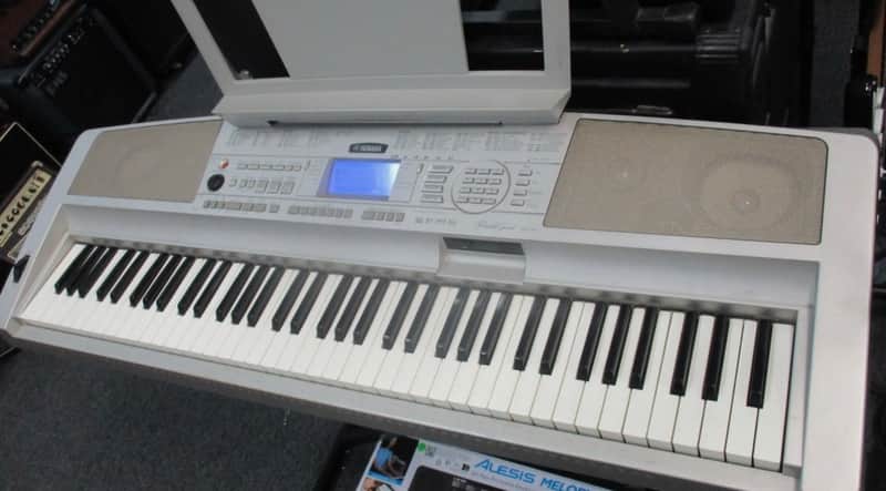Yamaha Dgx-300 76 Key Portable Grand Piano Keyboard Silver image 1