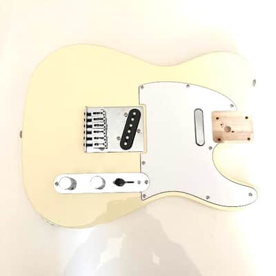 Squier Telecaster Body - Olympic White - extra pickguard image 3