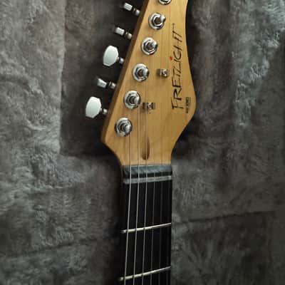 Optek Fretlight 400 with Fender Hard Case image 8