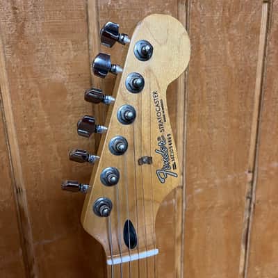 Fender Standard Stratocaster with Maple Fretboard 1998 - 2005 - Midnight Wine image 11