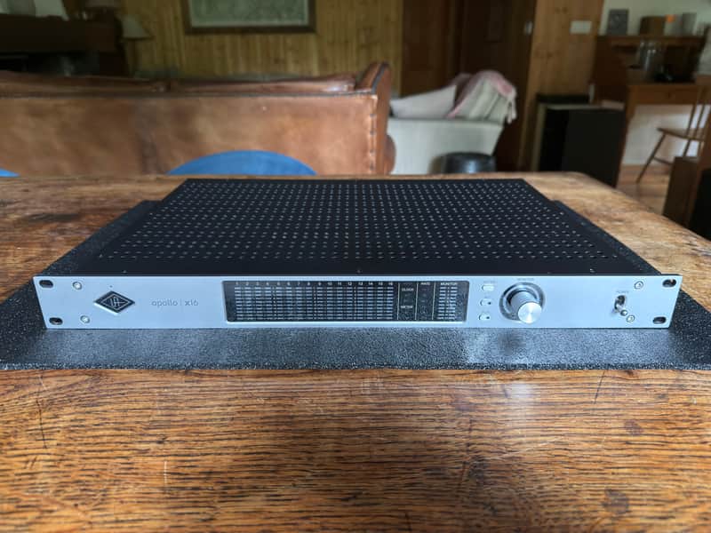 Universal Audio Apollo x16 Gen 2 - Mint, boxed image 1