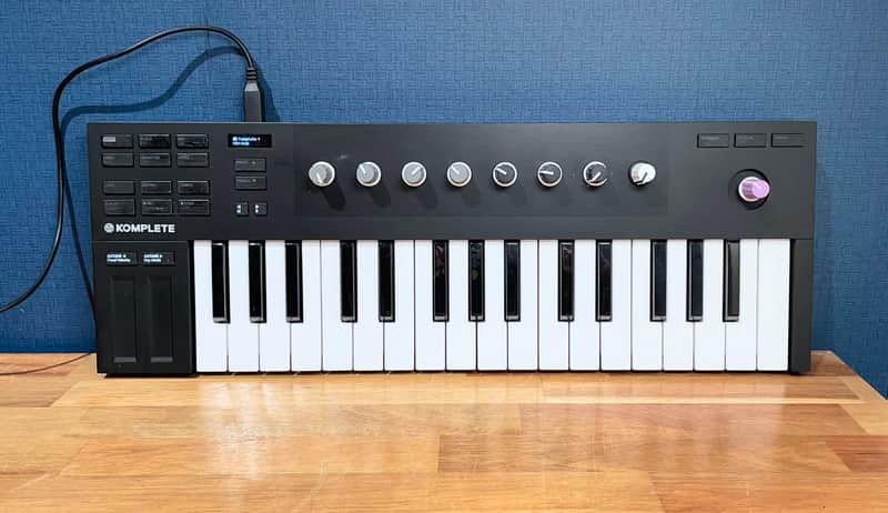 Native Instruments Komplete Kontrol M32 - Black image 1
