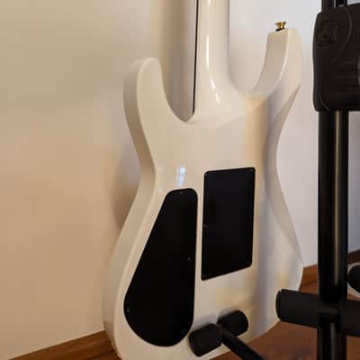 Jackson X Series SLXM DX Soloist - Snow White image 5
