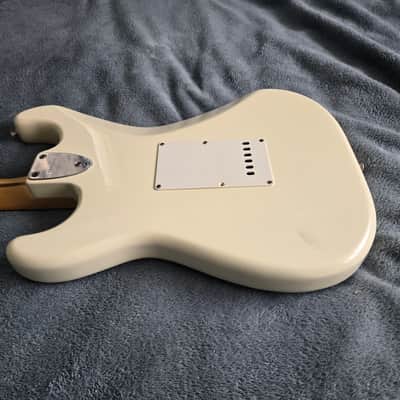 Squier SQ Series 3 bolt Stratocaster 1983-1984 - White image 12
