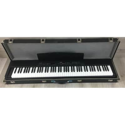 Yamaha P-80 con custodia image 1