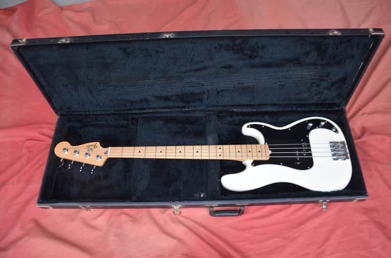 TKL Universal Bass Case perfect for Jazz/P and also 5 String- Basses * Made in Canada in 1980 * An authentic Rock'n'Roll Case! image 1
