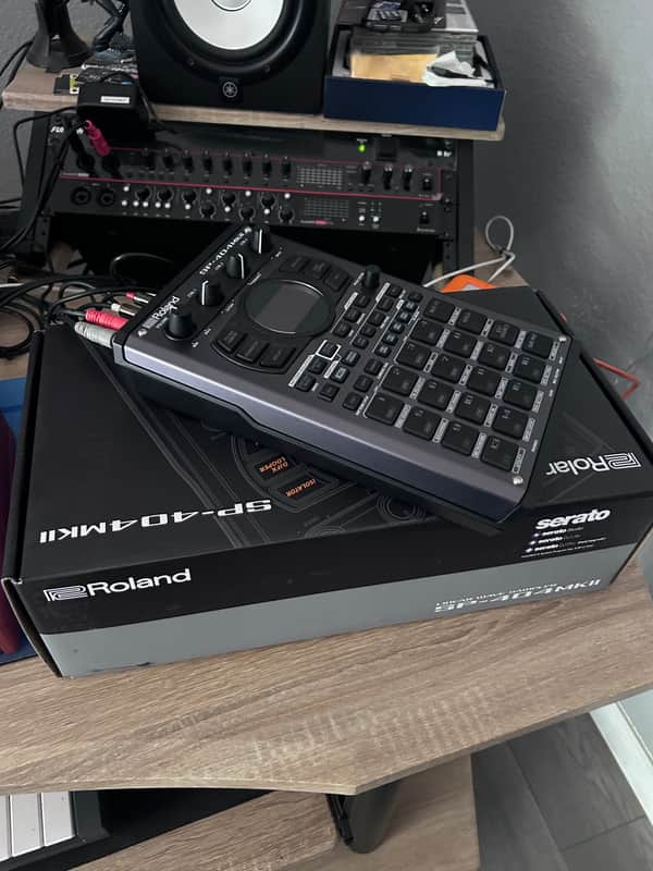 Roland SP-404MkII 2021 - Present - Gray image 1