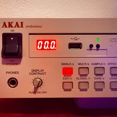Sampler AKAI S3000XL