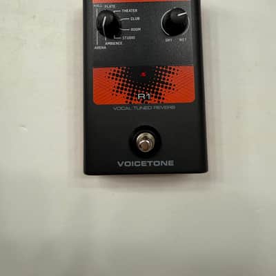 TC Helicon Voicetone R1 Vocal Tuned Reverb Effect Processor Pedal + Box & PSU image 2