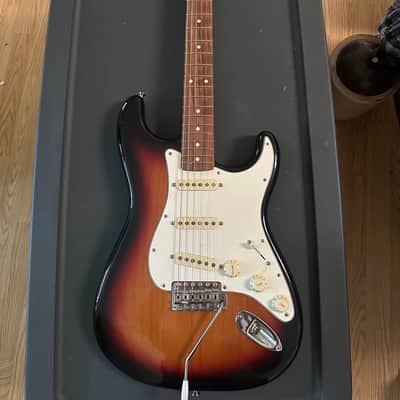 Fender Classic Series '60s Stratocaster Lacquer with Pau Ferro Fretboard 2018 - 3-Color Sunburst image 2