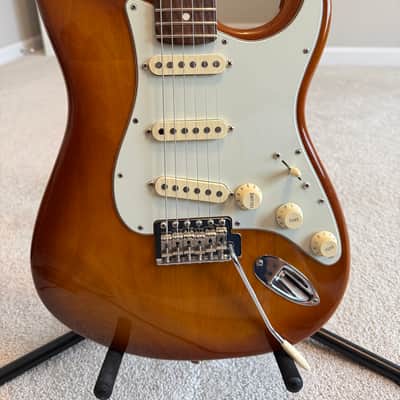 Fender American Performer Stratocaster with Rosewood Fretboard 2018 - Present - Honeyburst image 1