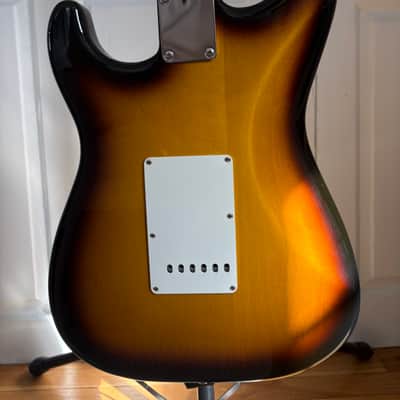~ NEW ~ Fender Made In Japan Traditional 50's Stratocaster - 2-Color Sunburst image 3