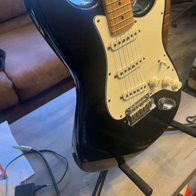 Fender Strat with Maple Fretboard 1987 - 1998 - Black image 6