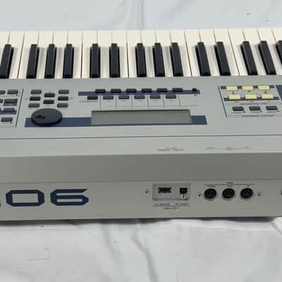 Yamaha MO 6 Production Synthesizer 61 Key 2000s - Gray image 6