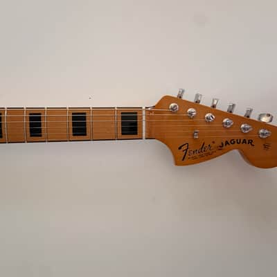 Fender Vintera II '70s Jaguar with Maple Fretboard 2023 - Present - Vintage White image 2
