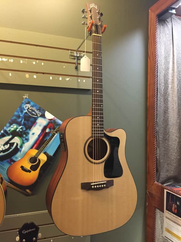Guild Arcos Series AD3CE Acoustic-Electric Dreadnought Cutaway