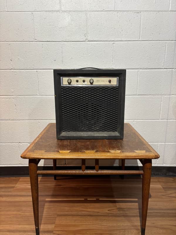 Silvertone Model 1420 5XL 5-Watt 1x8 Guitar Combo 1969- Black image 1