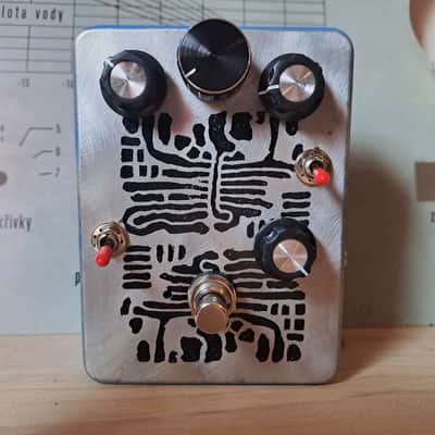 DOOM4049 noise machine/distortion, handmade image 3