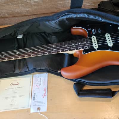 Fender Limited-Edition American Performer Stratocaster Spruce Satin Honey Burst w Deluxe Gig Bag image 2
