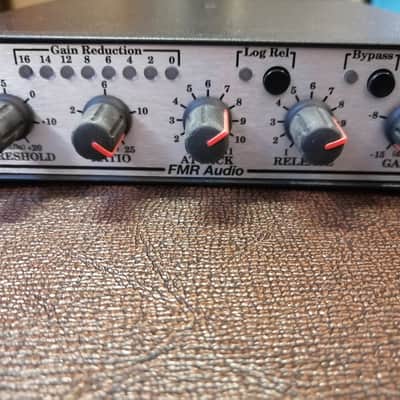 FMR Audio Really Nice Leveling Amplifier RNLA 7239 2000s - Silver image 3