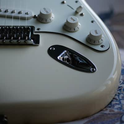 Fender Standard Stratocaster 2018 - Arctic White image 10