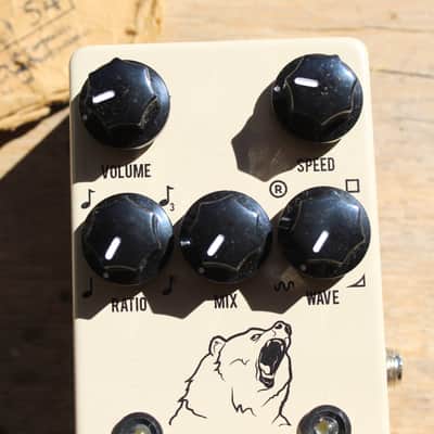 JHS "Kodiak" (Tremolo) image 2