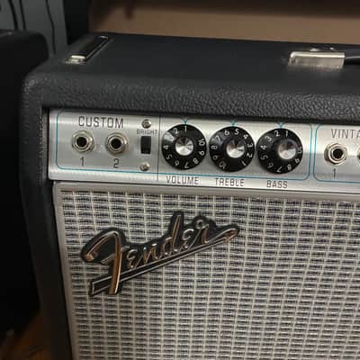 Fender '68 Custom Vibrolux Reverb-Amp 2-Channel 35-Watt 2x10" Guitar Combo 2013 - 2018 - Black image 2
