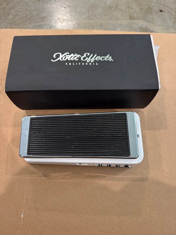 Xotic XW-1 Wah 2010s - White image 1