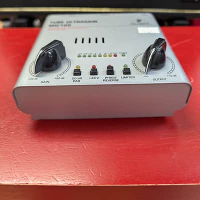 Behringer Tube Ultragain MIC100 Vacuum Tube Preamp with Limiter 2011 - Present - Standard image 5