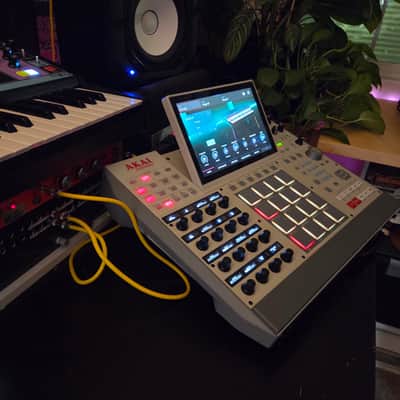 Akai MPC X SE (2023) Music Workstation image 2