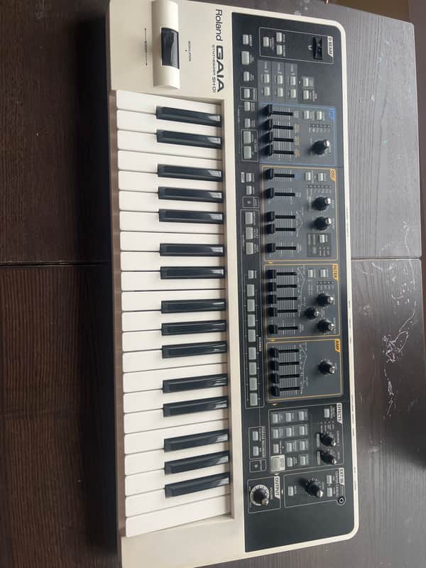 Roland SH-01 GAIA 37-Key Digital Synthesizer | Reverb Canada