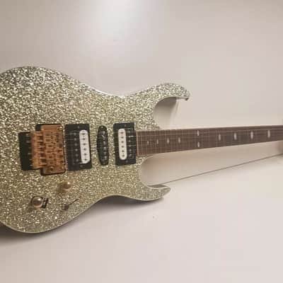 SILVER SPARKLE RG ROCK AXE image 2
