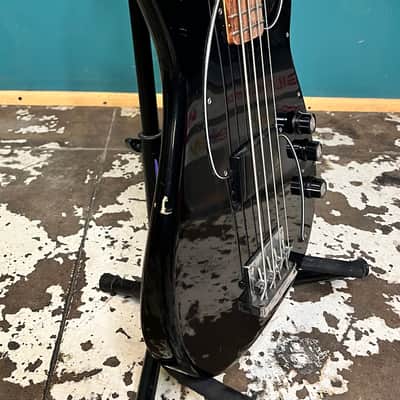 Peavey Forum Bass Guitar black image 3