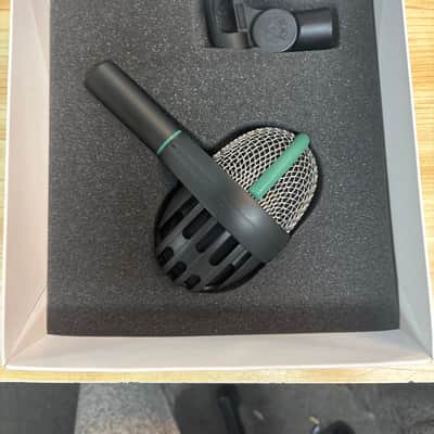AKG D112 Large-Diaphragm Dynamic Kick Drum Microphone 2010s - Black image 2