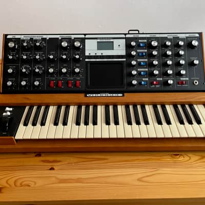 Moog Minimoog Voyager 2002 - Wood image 2