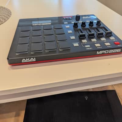 Akai MPD226 2015 - Present - Black image 2