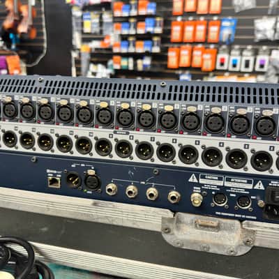 Soundcraft Si Expression 2 24-Channel Digital Mixer w/ Road Case image 2
