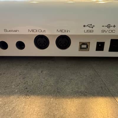 M-Audio Axiom Pro 49 USB MIDI Keyboard Controller, 49-Key Semi-Weighted (Sold as Keyboard, Faulty Slider) image 2
