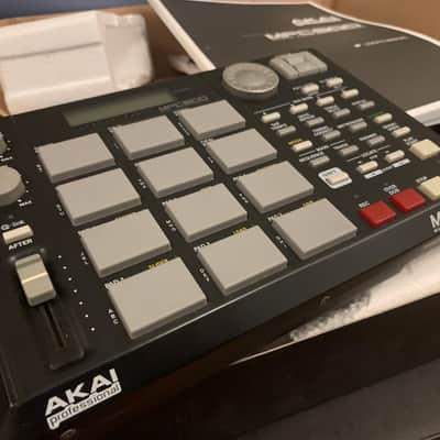 Akai MPC500 In the original box with manuals image 5