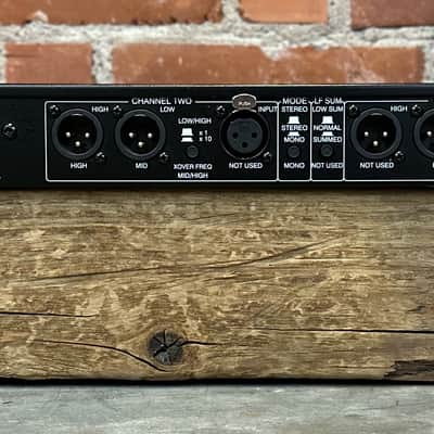 dbx 223XL Stereo 2-Way / Mono 3-Way Crossover 2000s - Gray image 5