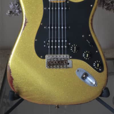 American Fender Stratocaster Relic Custom Gold Sparkle HSS Texas Specials image 8