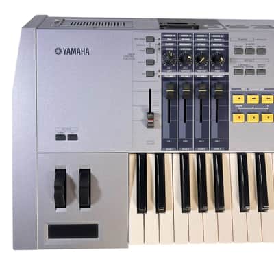 Yamaha MOTIF ES6 61-Key Synthesizer Workstation Keyboard image 2