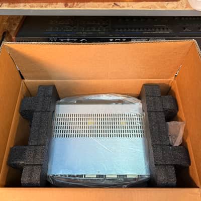 Burl B32 Vancouver 32x2 Summing Box - Box and Packaging Mint image 12