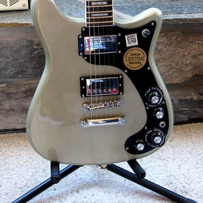 Epiphone Limited Edition Wilshire Pro, TV Silver Custom Shop (Rare) in Hard Case image 2
